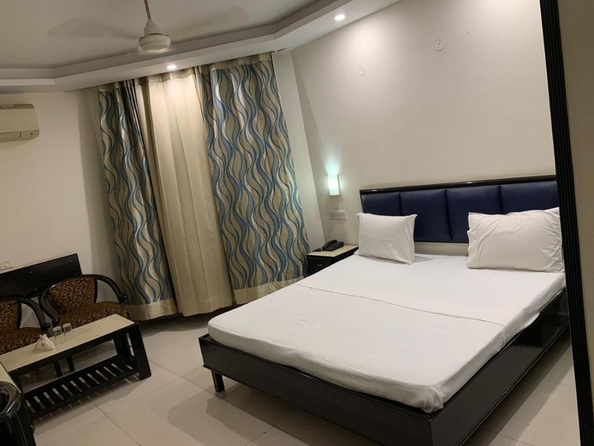 Hotel Raman'S Jagadhri Exterior photo