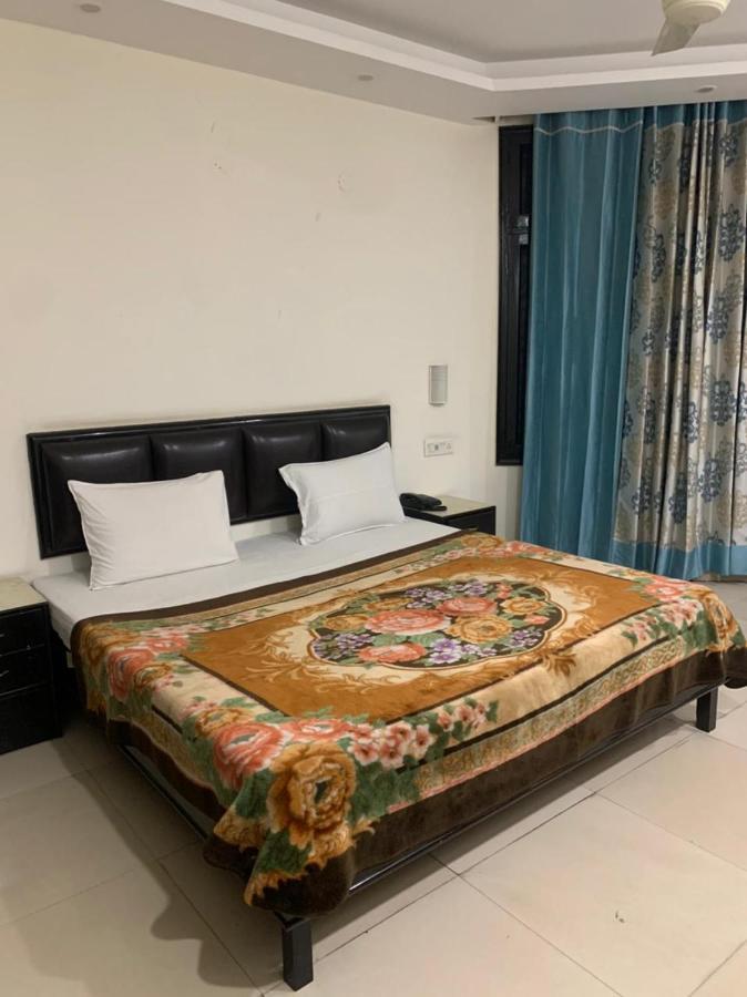 Hotel Raman'S Jagadhri Exterior photo